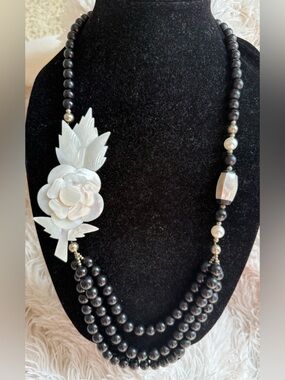 Vintage Black Beaded Necklace with White Mother-of-Pearl Floral Accent Inlay